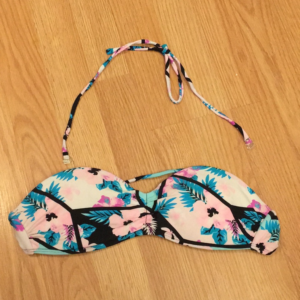 Strapless bikini top